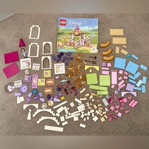 LEGO Belle and Rapunzel Royal stables 43195